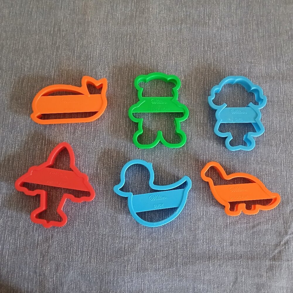 Wilton Cookie Cutter x 6